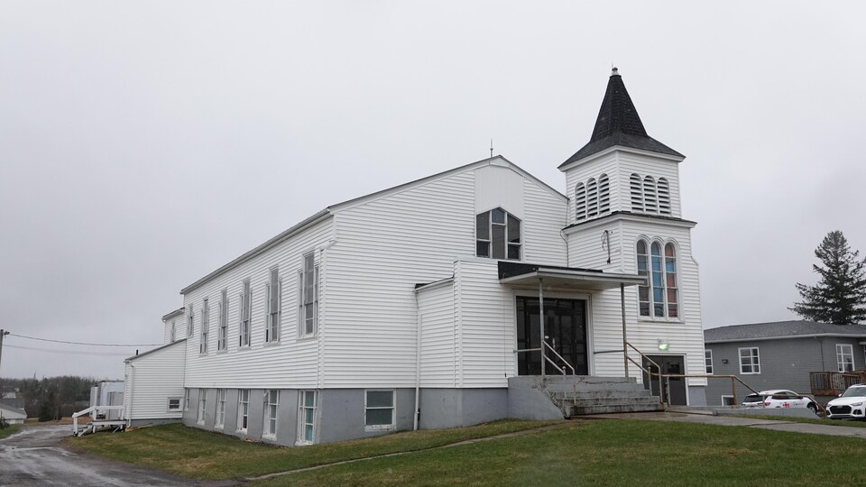 Des paroissiens se recueillent une dernière fois à l’église NotreDame