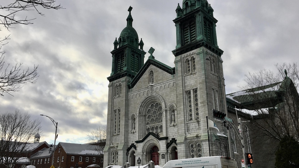 Cinq églises vendues à TroisRivières RadioCanada.ca