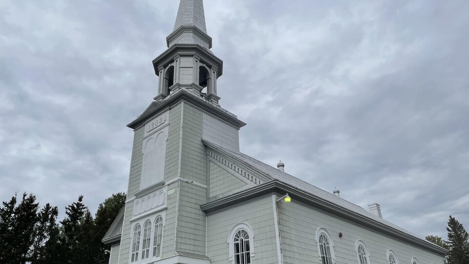 L'extérieur de l'église de Saint-Donat.