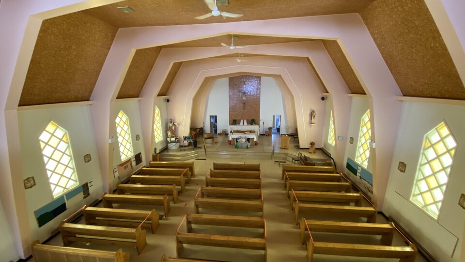 L'intérieur d'une église