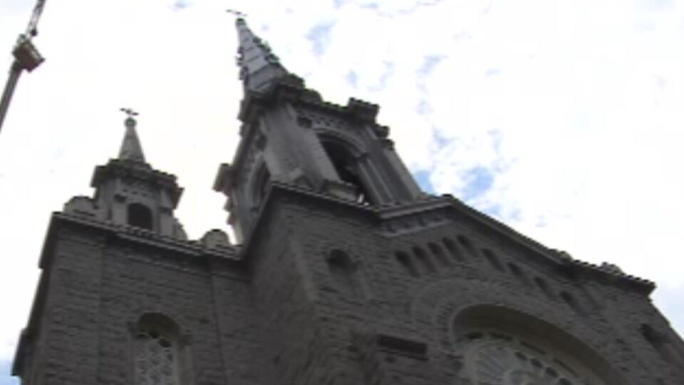 Le clocher de la basilique-cathédrale Saint-Michel, à Sherbrooke.