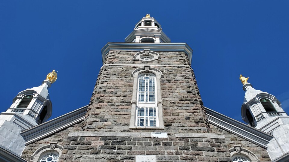 La façade de l'église de Trois-Pistoles.