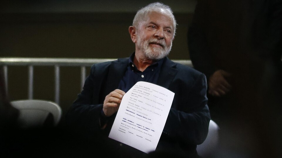 L'ancien président brésil Luiz Inacio Lula da Silva intervient à l'Université de Sao Paulo la veille du lancement de la campagne électorale.