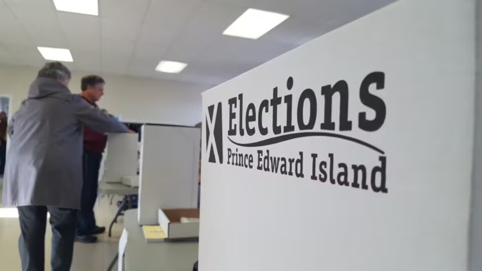 Un panneau d'Élections Î.-P.-É.