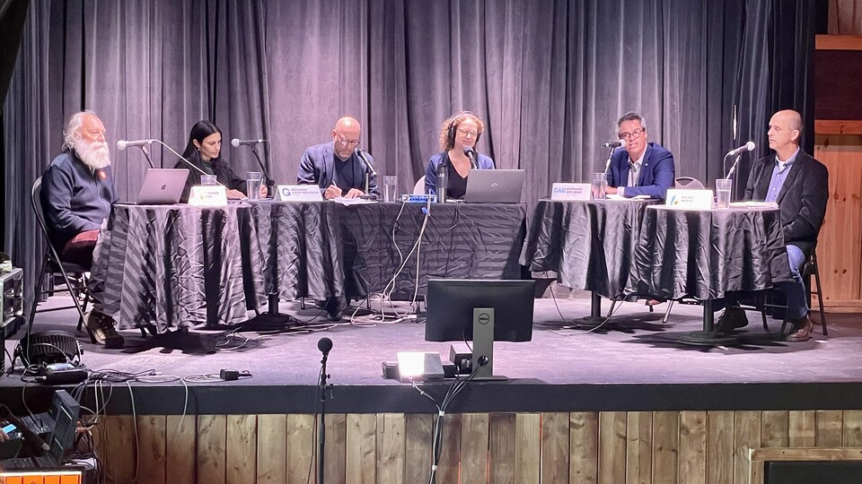 Yv Bonnier-Viger, Méganne Perry Mélançon, Bruno Lelièvre, Kim Bergeron, Stéphane Sainte-Croix et Michel Marin.