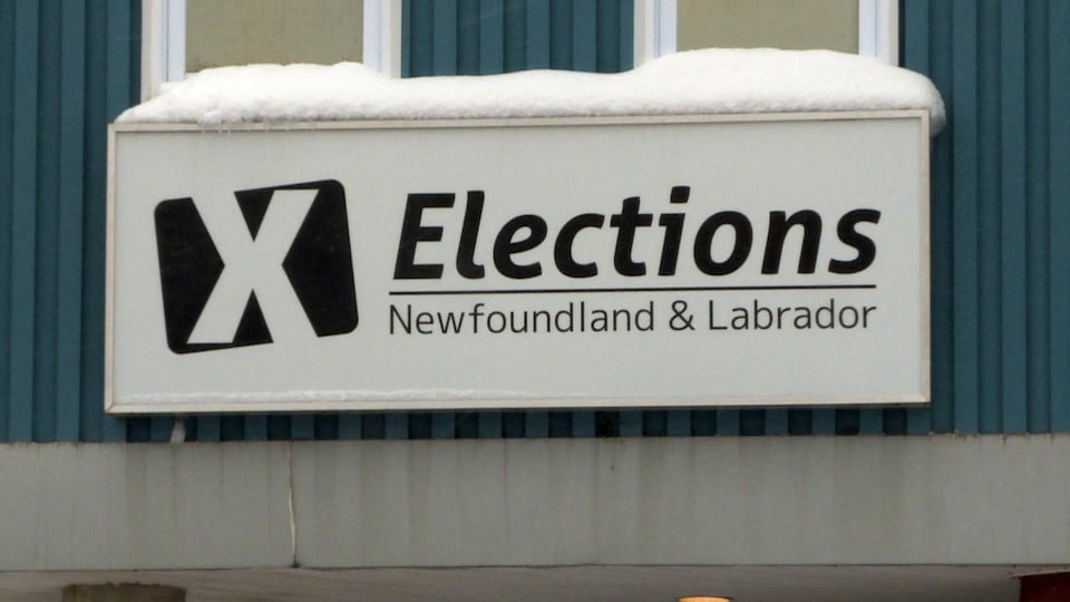 La pancarte du bureau d'Élections Terre-Neuve-et-Labrador, à Saint-Jean.