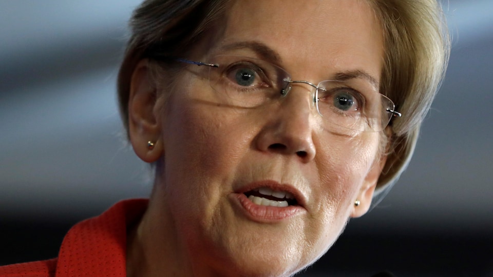 Elizabeth Warren, de face, en plan rapproché