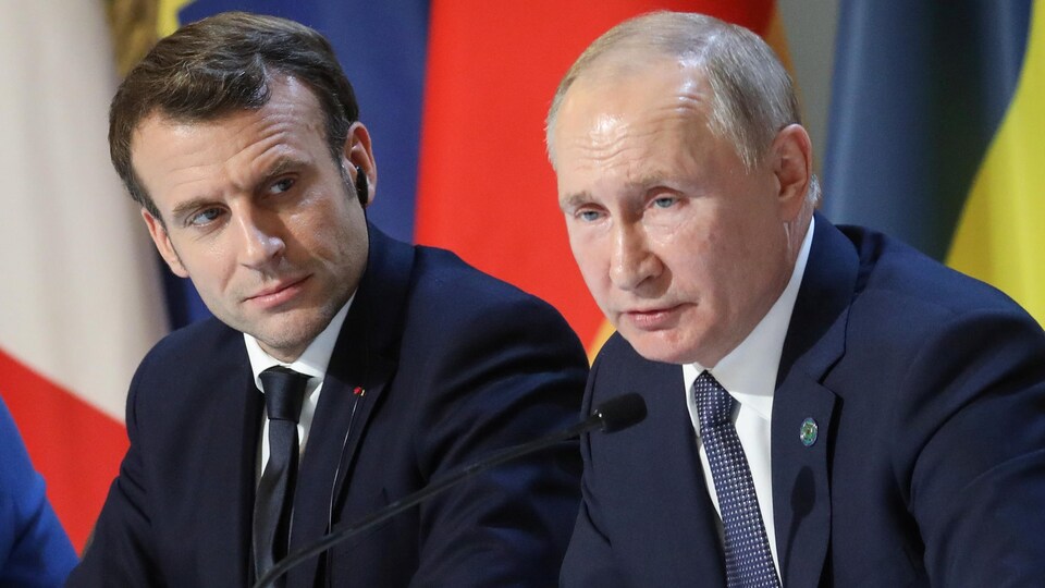 Emmanuel Macron et Vladimir Poutine en conférence de presse.