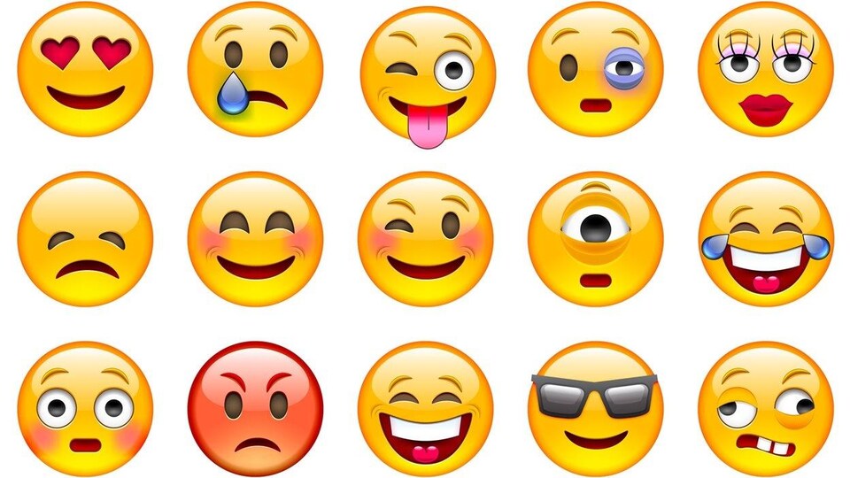 15 émojis de smileys exprimant différentes émotions.