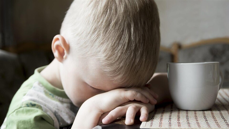 Un nombre élevé d'enfants vivent dans la pauvreté.