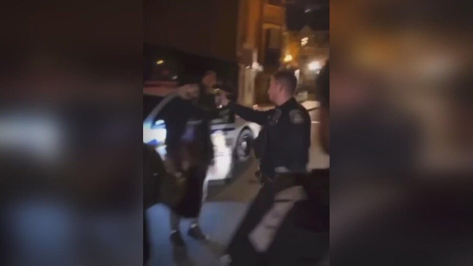 Une capture d'écran de la vidéo qui circule sur Facebook.