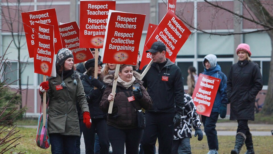 Des enseignants de Stratford manifestent en décembre 2012.