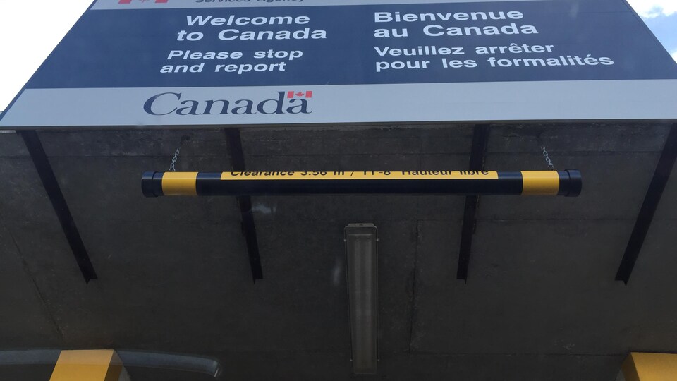 Une enseigne de l'Agence des services frontaliers du Canada.