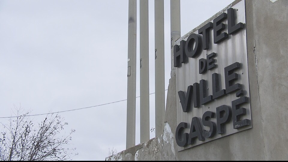 Enseigne de l'Hotel de ville de Gaspé.