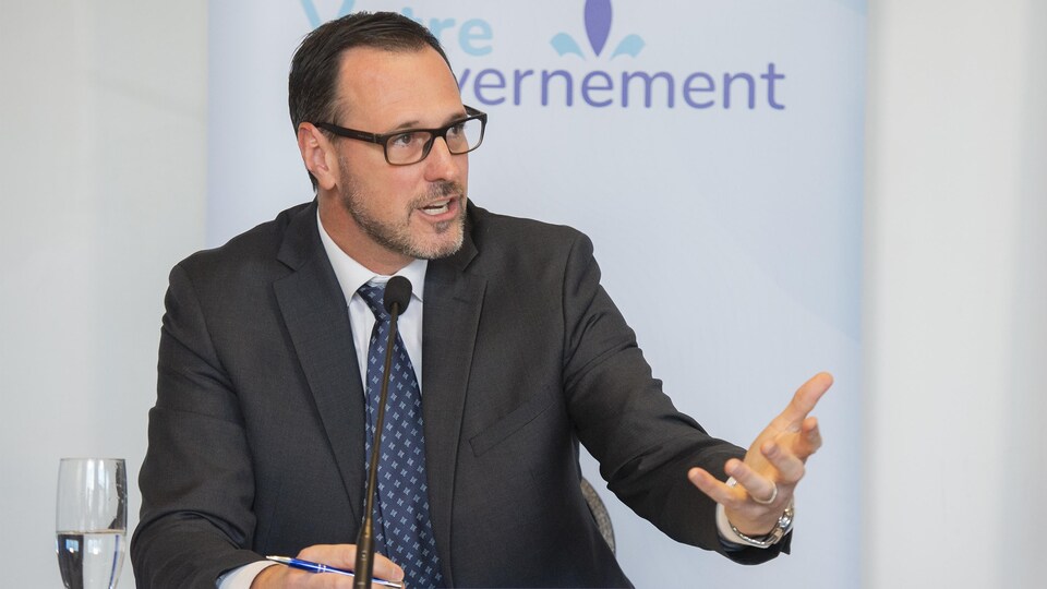 Jean-François Roberge, ministre de l'Éducation du Québec, présentant sa réforme.