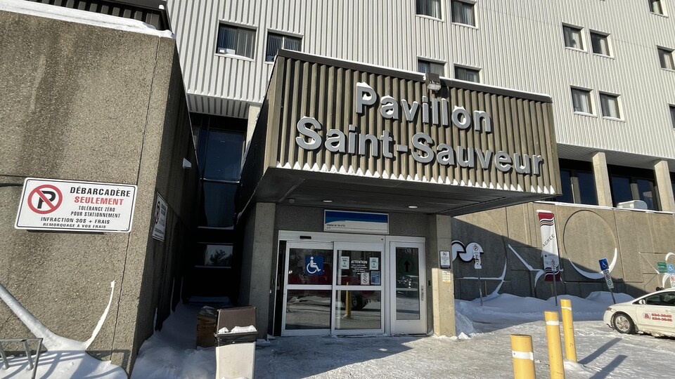 L'entrée de l'hôpital de Val-d'Or.