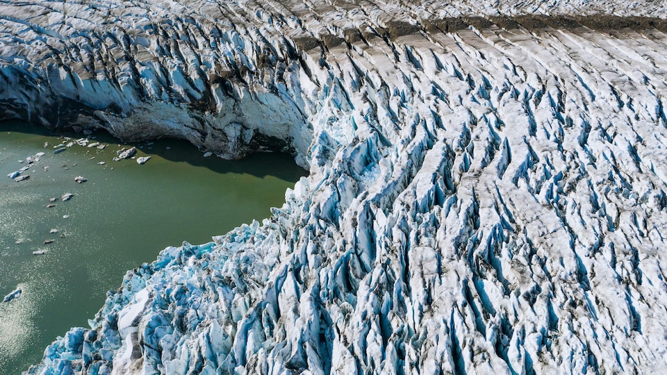 Les glaces recouvrent le Groenland. 