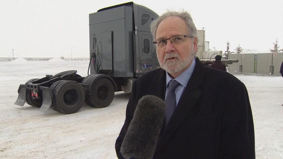 Le président du conseil d’administration d’Edmonton Global, Enzo Barichello pendant une entrevue.
