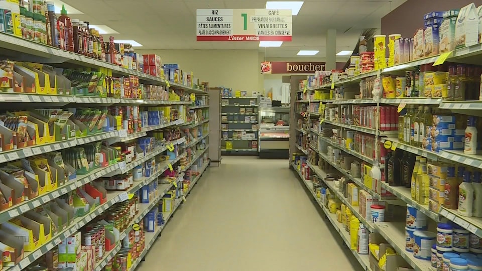 Une allée de l'épicerie de Girardville