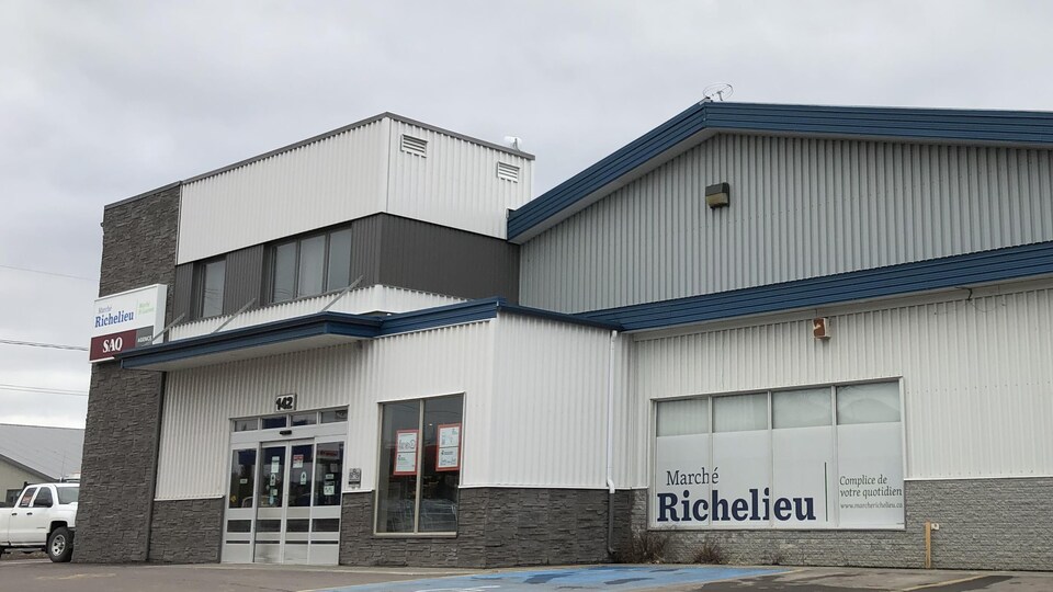 Des commerces gaspésiens profitent de la fermeture des frontières du NouveauBrunswick Radio