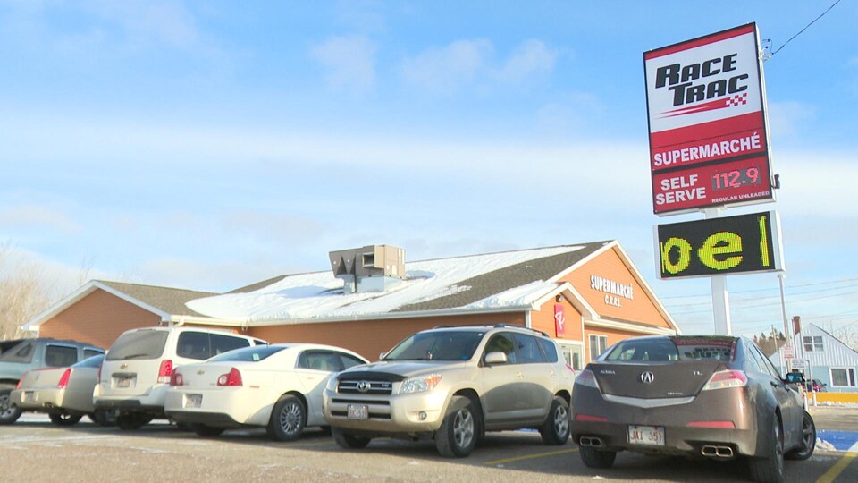 Le supermarché de SaintLéolin détruit par un incendie RadioCanada.ca