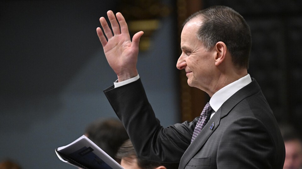 Le ministre des Finances du Québec, Eric Girard, lors de son discours de présentation du budget le mardi 21 mars 2023. 