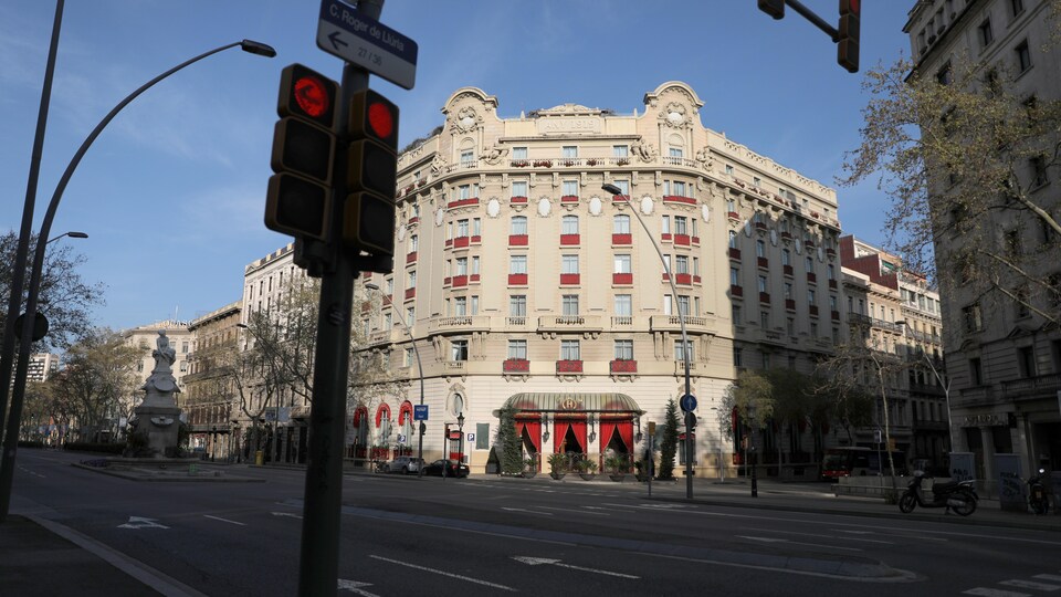 Vue de l'extérieur d'un hôtel en Espagne.