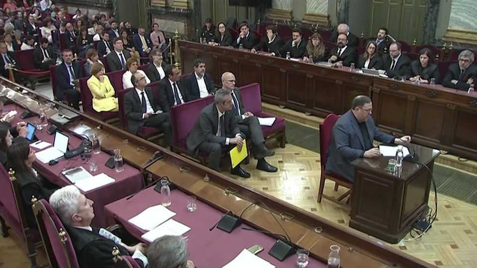 L'ex-vice-président catalan Oriol Junqueras témoigne à la Cour suprême à Madrid.