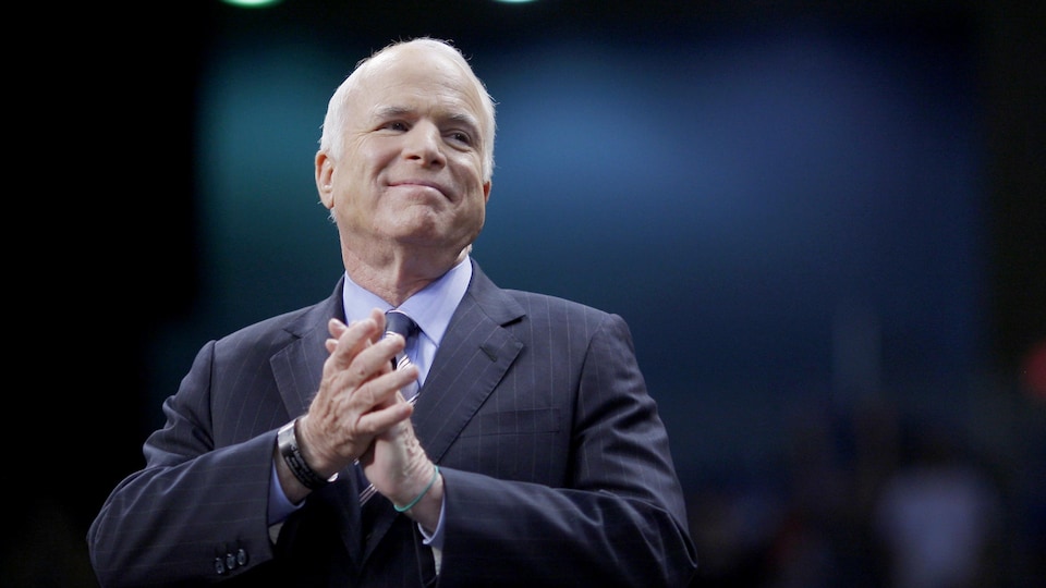 John McCain lors de la campagne électorale présidentielle de 2008.