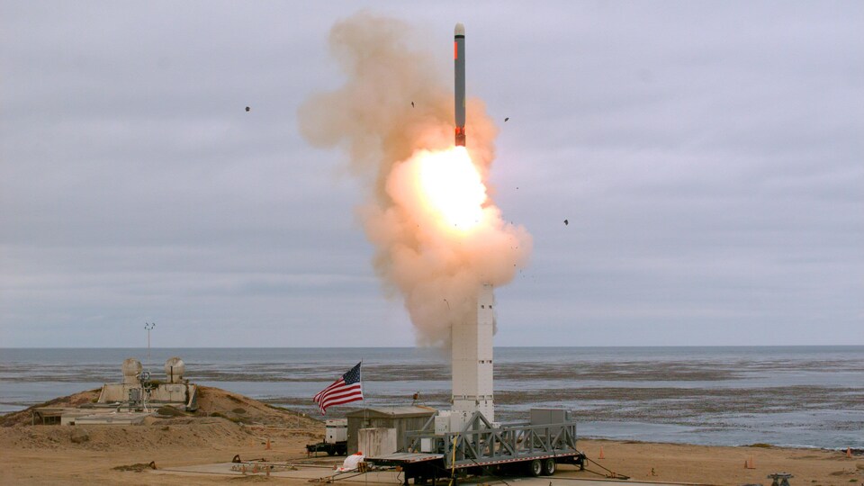 La Défense américaine a fourni des images du lancement d'un missile sur l'île San Nicolas au large de la Californie.