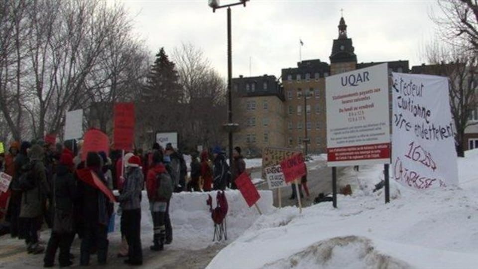 Dix ans des carrés rouges : un héritage toujours vivant dans la région ...