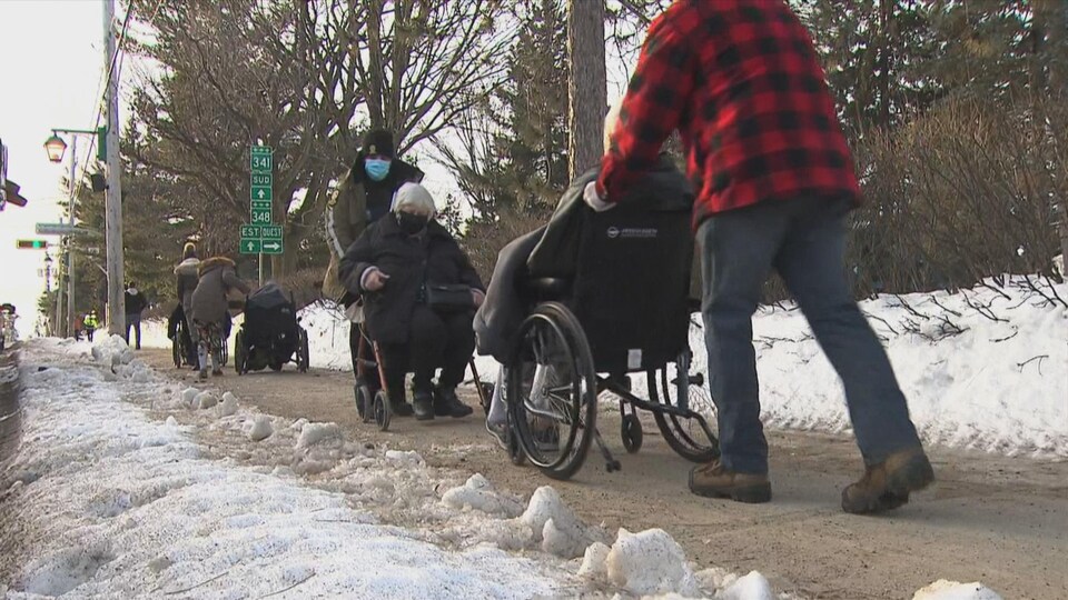 Évacuation d'une résidence pour personnes âgées à Rawdon.