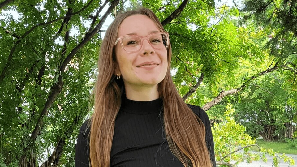 Portrait d'Evie Ali.