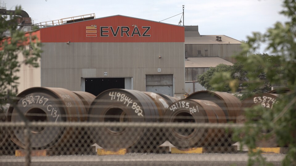 L'usine d'acier Evraz à Regina en été.