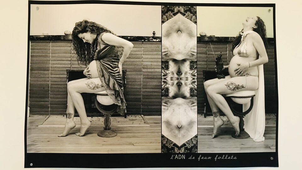 une femme enceinte assise sur un banc.