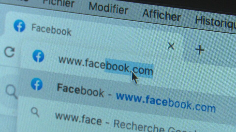 Une photo d'un URL avec l'indication "www.facebook.com".