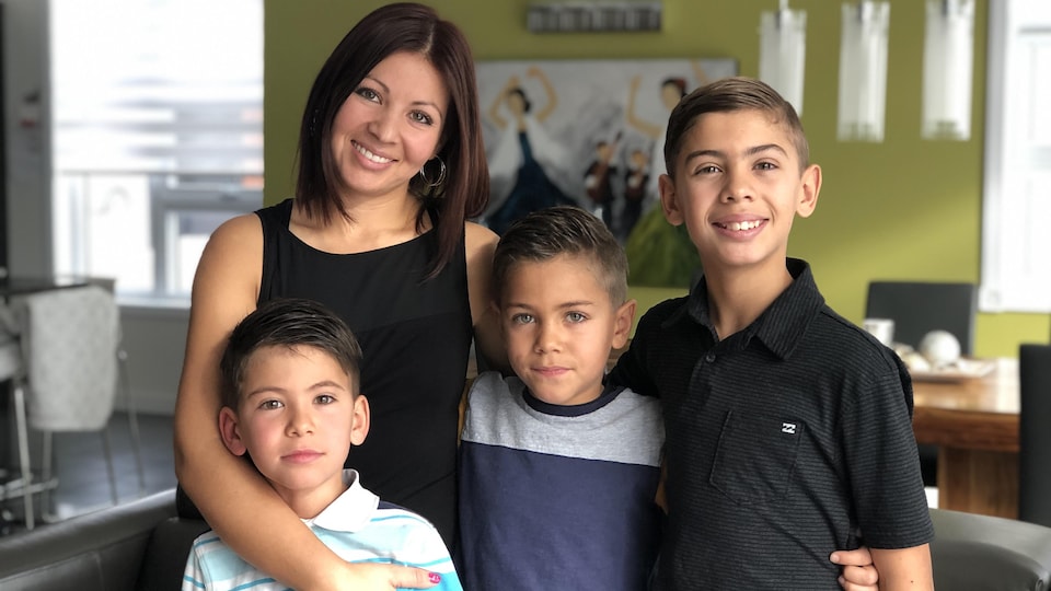 Nataly Murillo et ses trois fils dans la maison familiale.
