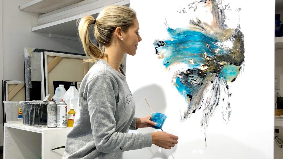 L'artiste Fanny Rice dans son studio.