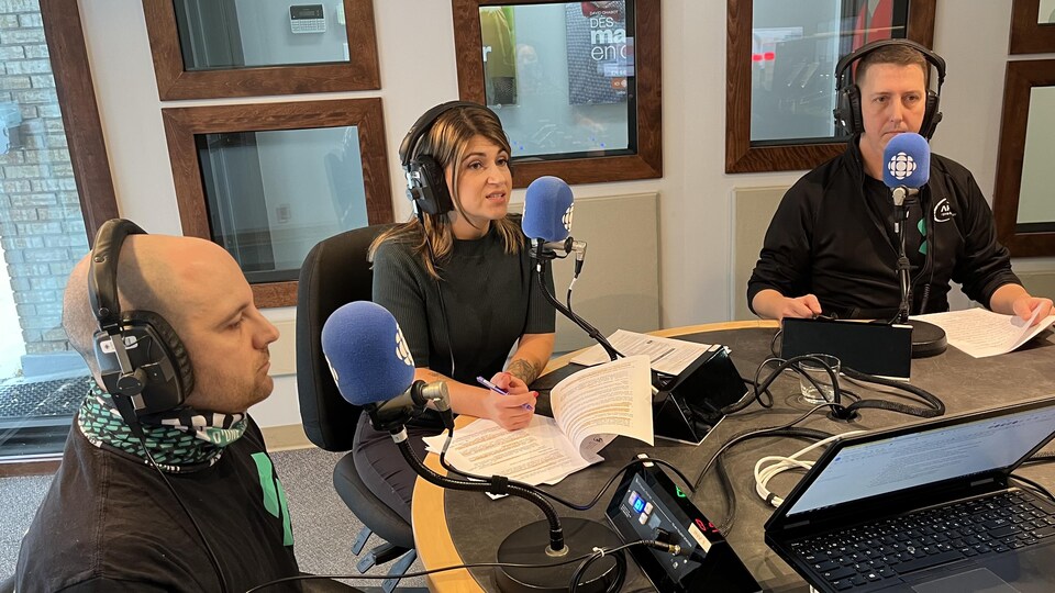 Félix-Antoine Lafleur, Cindy Lefebvre et Carl Verreault en entrevue à Radio-Canada à Rouyn-Noranda.