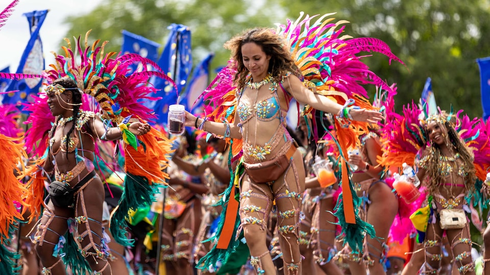 Le grand défilé du Festival caribéen de retour à Toronto dans toute son  exubérance 