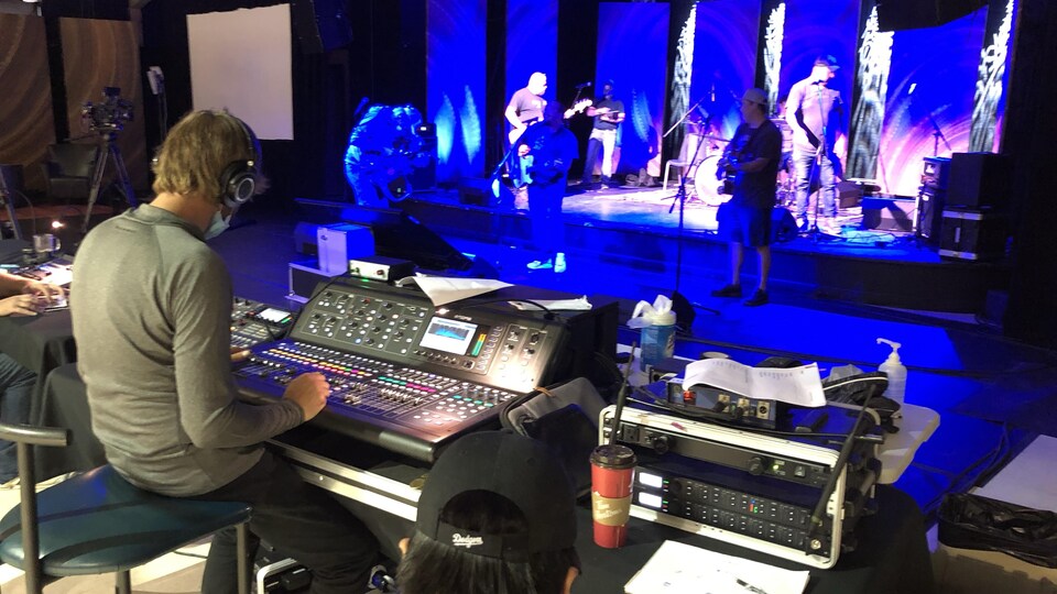Une soirée réussie pour la première lancée virtuelle du festival Innu ...