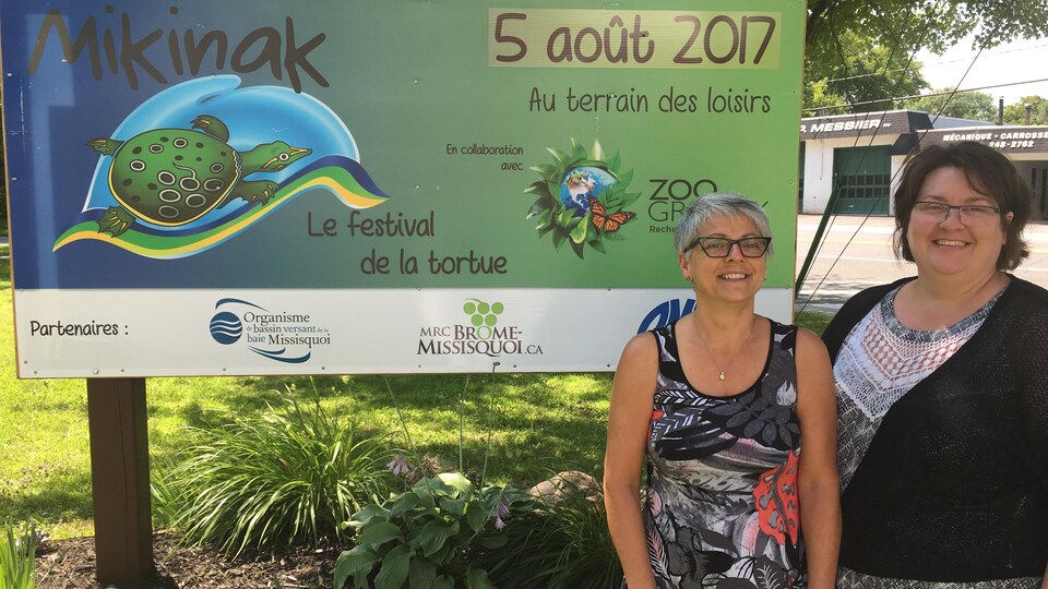La directrice générale de la municipalité de Pike River, Sonia Côté, et son adjointe, Pascale Massé