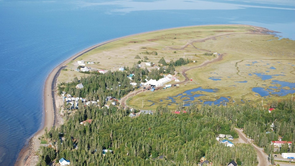 La péninsule photographiée en vue aérienne. 