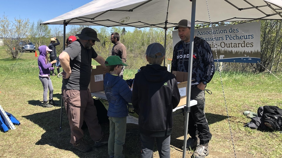 Une fête de la pêche à pour attirer de nouveaux adeptes