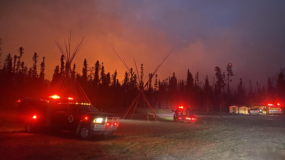 Le feu de forêt près de Stanley Mission, en Saskatchewan, au début juin 2022.