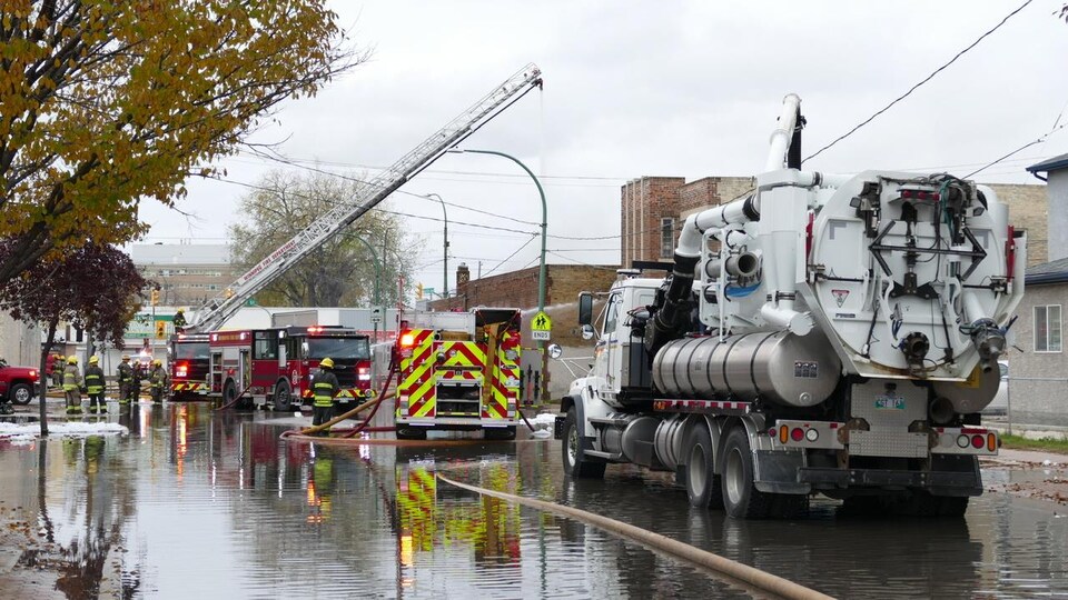 Des camions de pompiers.