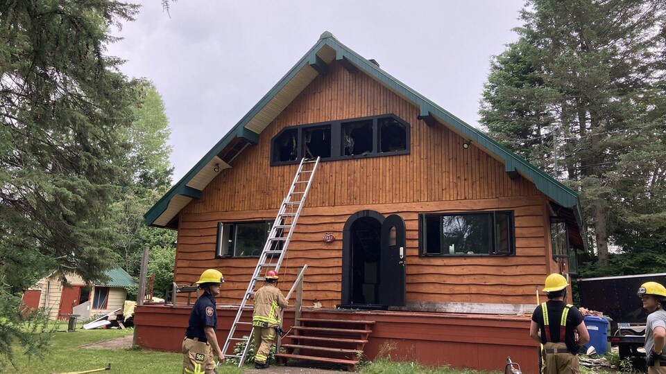 Une enquête est en cours pour déterminer les causes de l'incendie.