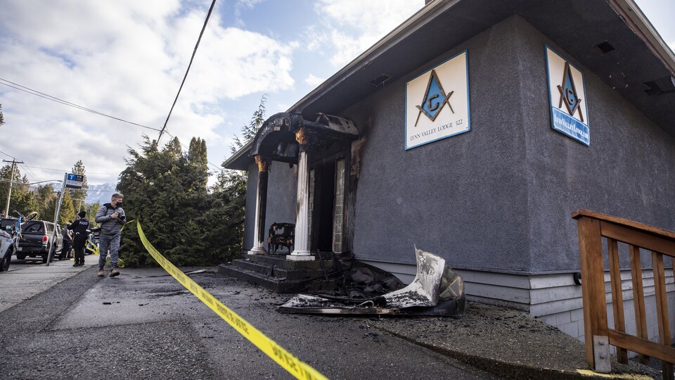 Un incendie a ravagé le centre Masonic Hall de Lynn Valley à North Vancouver.