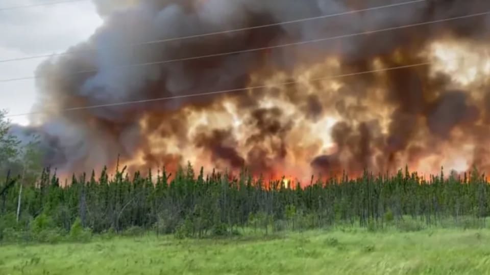 Un feu de forêt près de Buffalo Narrows.