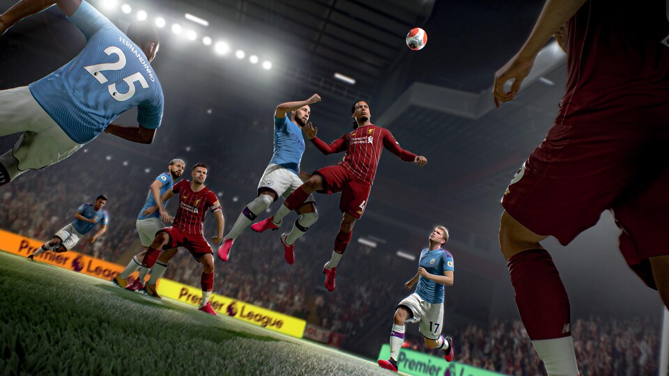Capture d'écran du jeu vidéo de soccer « FIFA 21 ». Deux joueurs tentent de donner un coup de tête au ballon.